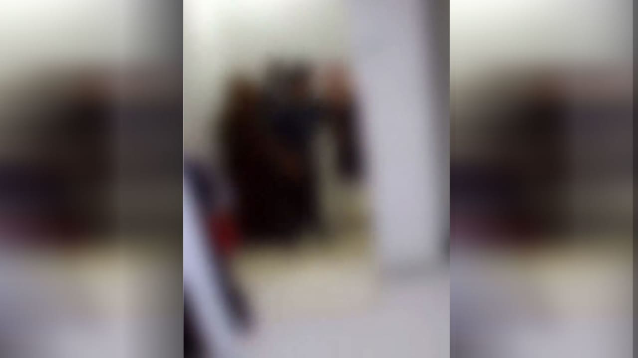 السعودية.. فيديو مريب لأشخاص داخل مبنى يثير تفاعلا والداخلية ترد