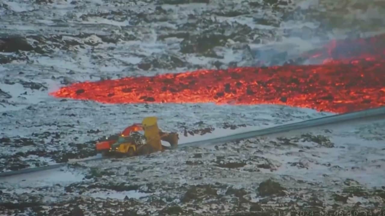 للمرة الثالثة في شهرين.. ثوران هائل لبركان في آيسلندا وكاميرات ترصد المشاهد المهيبة
