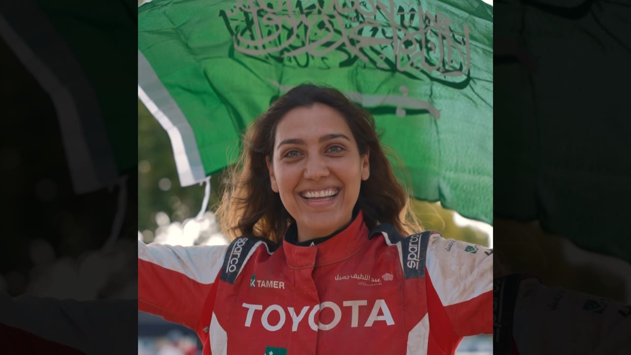 اقتحمت رياضة الرجال.. أول امرأة عربية وسعودية تفوز بكأس العالم لراليات الباها الصحراوي