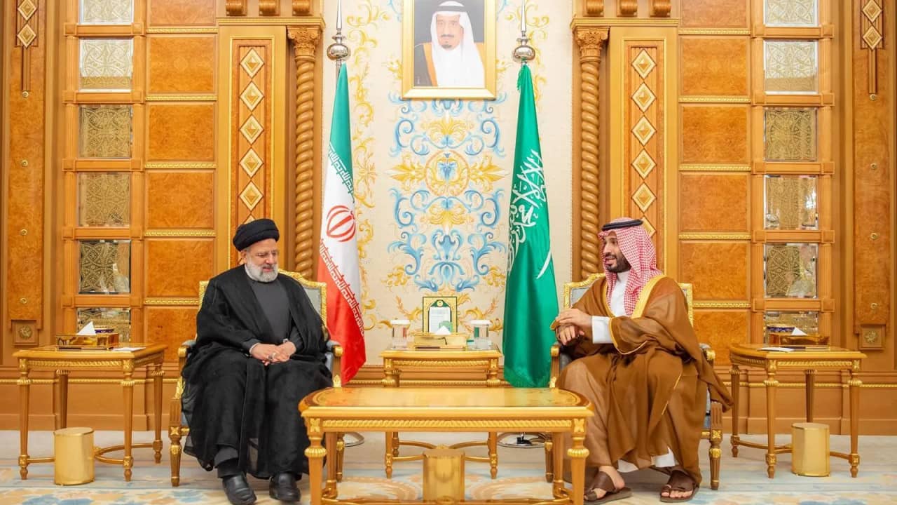 نص برقيتي العاهل السعودي ومحمد بن سلمان لتهنئة رئيس إيران بذكرى الثورة الإسلامية 