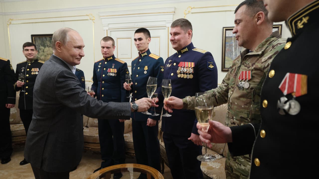محللون يكشفون مدى قدرة روسيا على مواصلة المجهود الحربي بأوكرانيا 