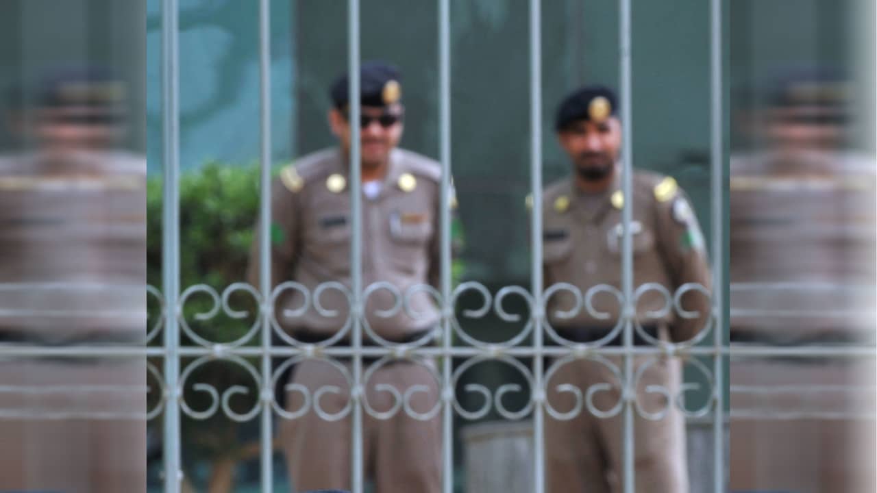 "ضربة بالرأس وتكبيل حتى الموت".. السعودية تنفذ الإعدام "حرابة" بحق 5 يمنيين وتكشف تفاصيل جريمتهم