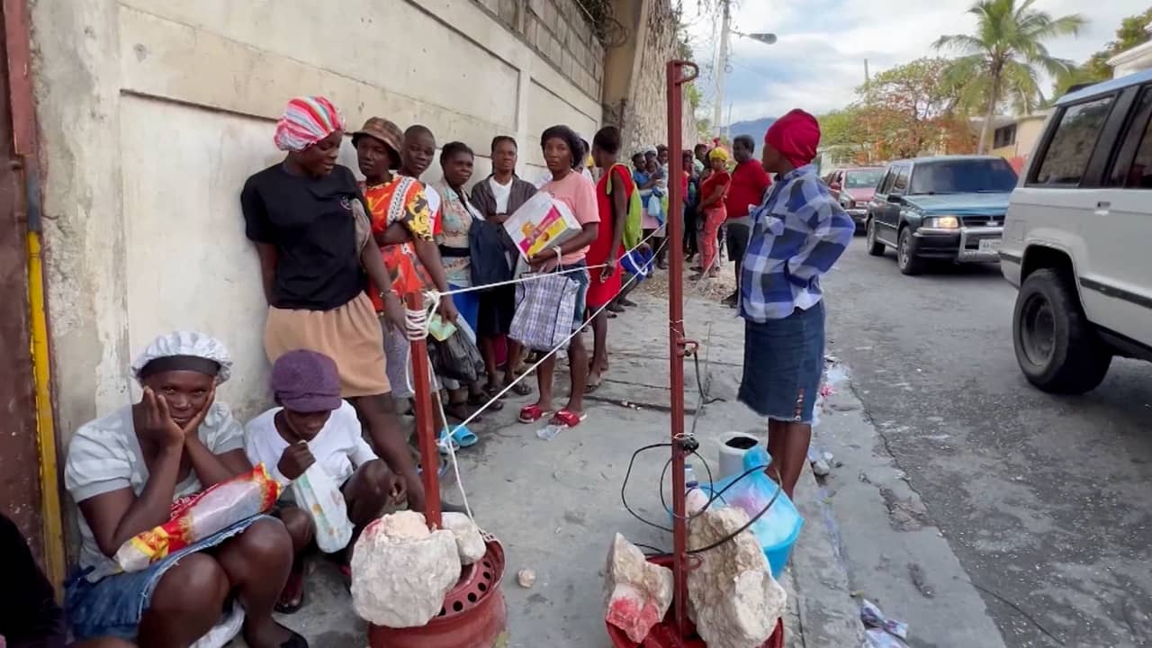 شاهد كيف تحاول النساء الحصول على الطعام في أحياء تسيطر عليها العصابات في هايتي
