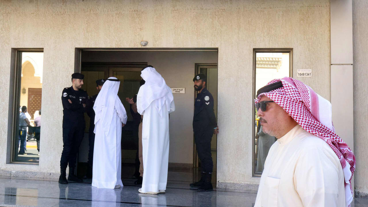 تشمل الخليجي والوافد والمواطن.. داخلية الكويت تعلن إيقاف تنفيذ كافة المعاملات لأي شخص مدين للوزارة