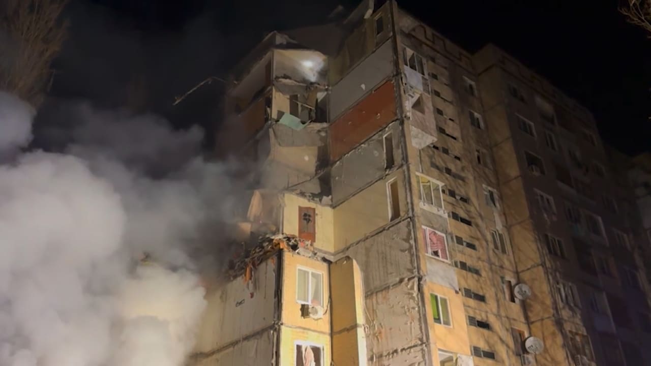 فيديو يظهر ما حدث لمبنى سكني في أوكرانيا بعدما استهدفته طائرة مسيّرة روسية
