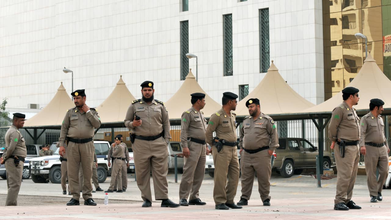 "بحوادث متفرقة"..الأمن السعودي يعتقل 5 مواطنين و3 مقيمين من اليمن وبنغلاديش ويوضح السبب 