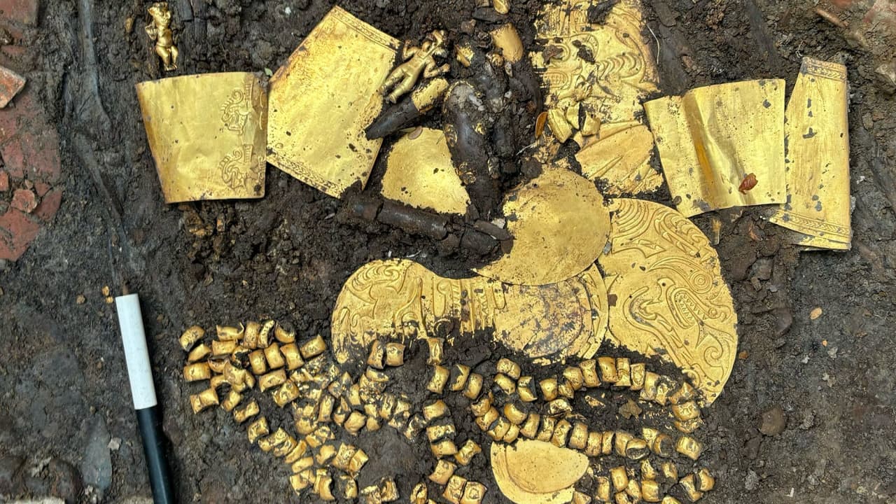 العثور على قبر "إله قصب السيقان" مليئًا بالذهب وعشرات رفات الأضاحي