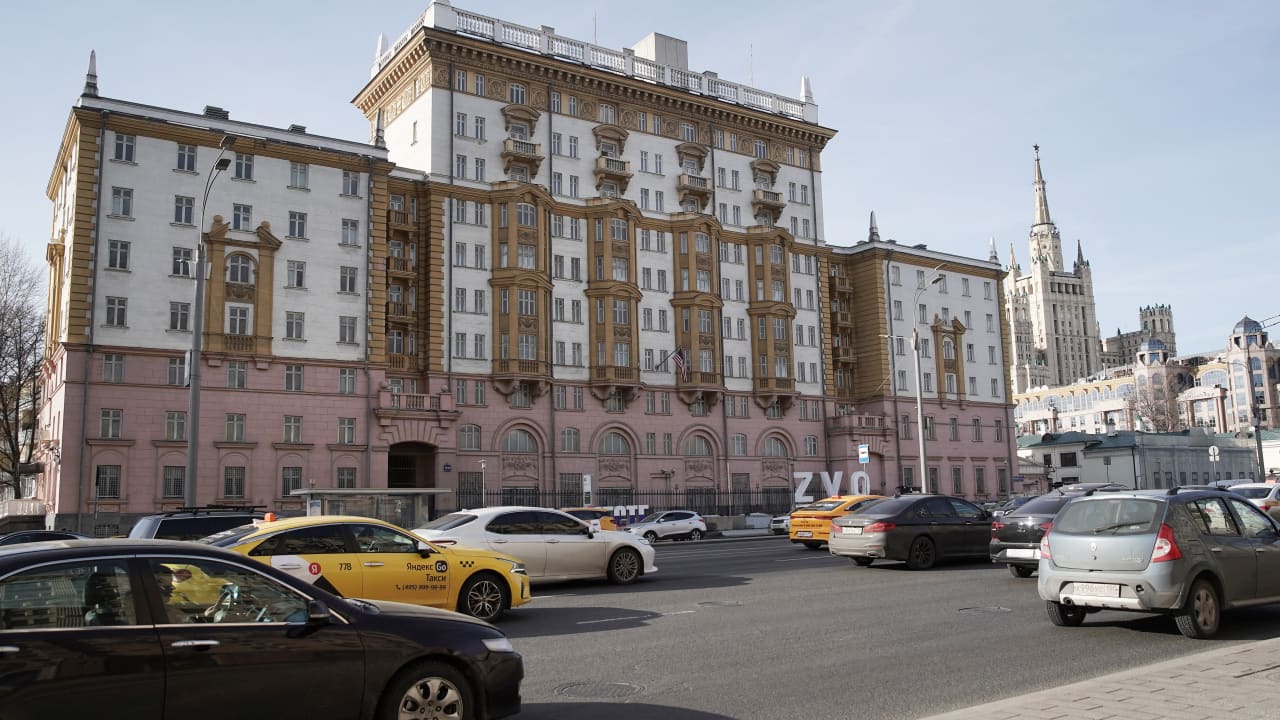 السفارة الأمريكية في موسكو تصدر بيانا حول حادث إطلاق النار في قاعة الحفلات