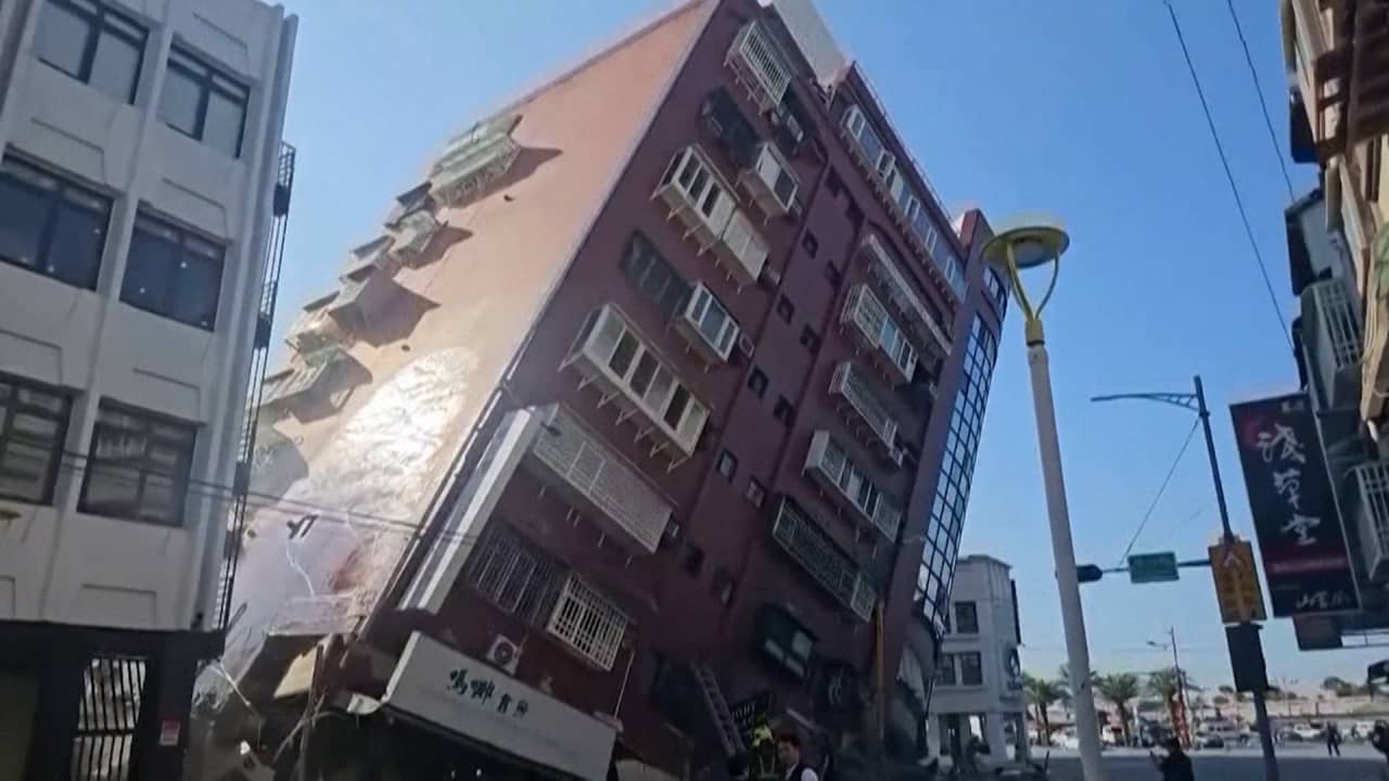فيديو يرصد قوة زلزال تايوان وما أحدثه بمبان وطرق