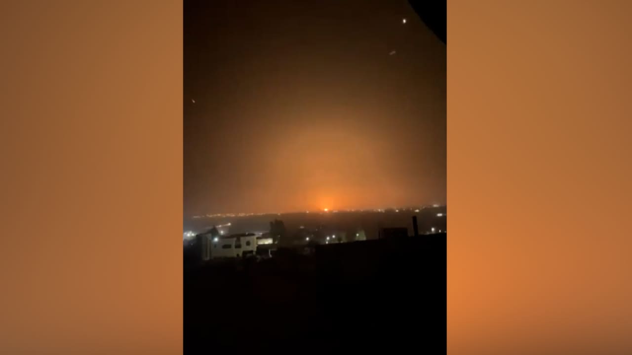لحظات اعتراض إسرائيل لضربات إيرانية وسقوط صاروخ في النقب