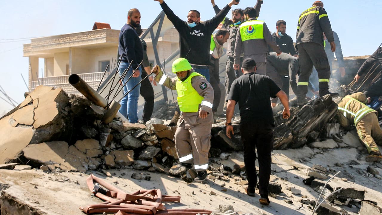 إعلام لبناني: غارات إسرائيلية استهدفت ودمرت مبنى في منطقة بعلبك 