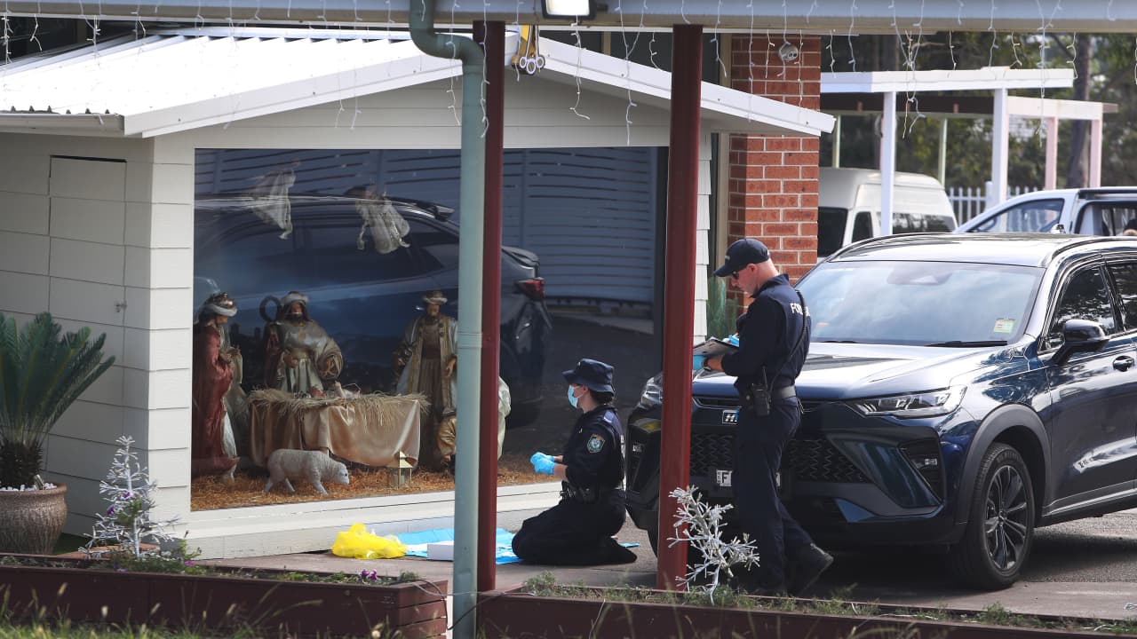 الشرطة الأسترالية تعتقل صبيا طعن أسقفا وكاهنا بسكين داخل كنيسة في سيدني 