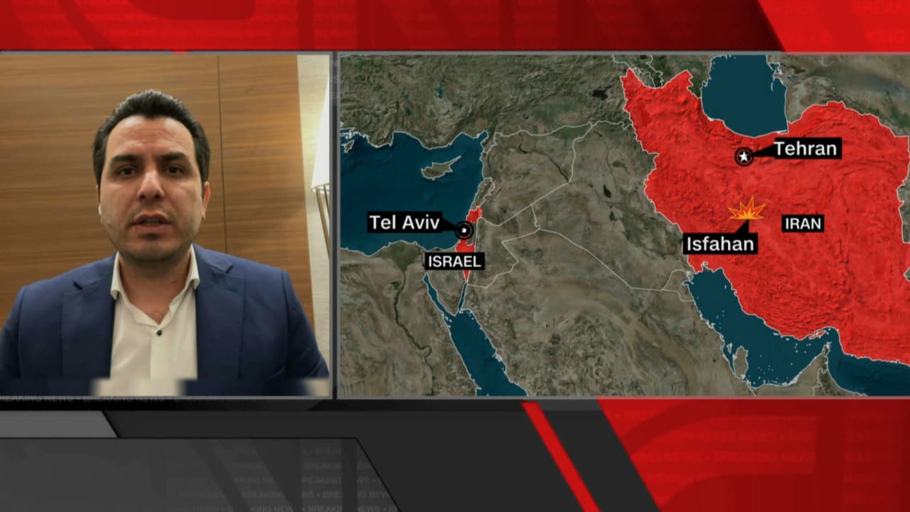 صحفي إيراني يتحدث لـCNN عن كيفية تغطية وسائل الإعلام الإيرانية للهجوم الإسرائيلي