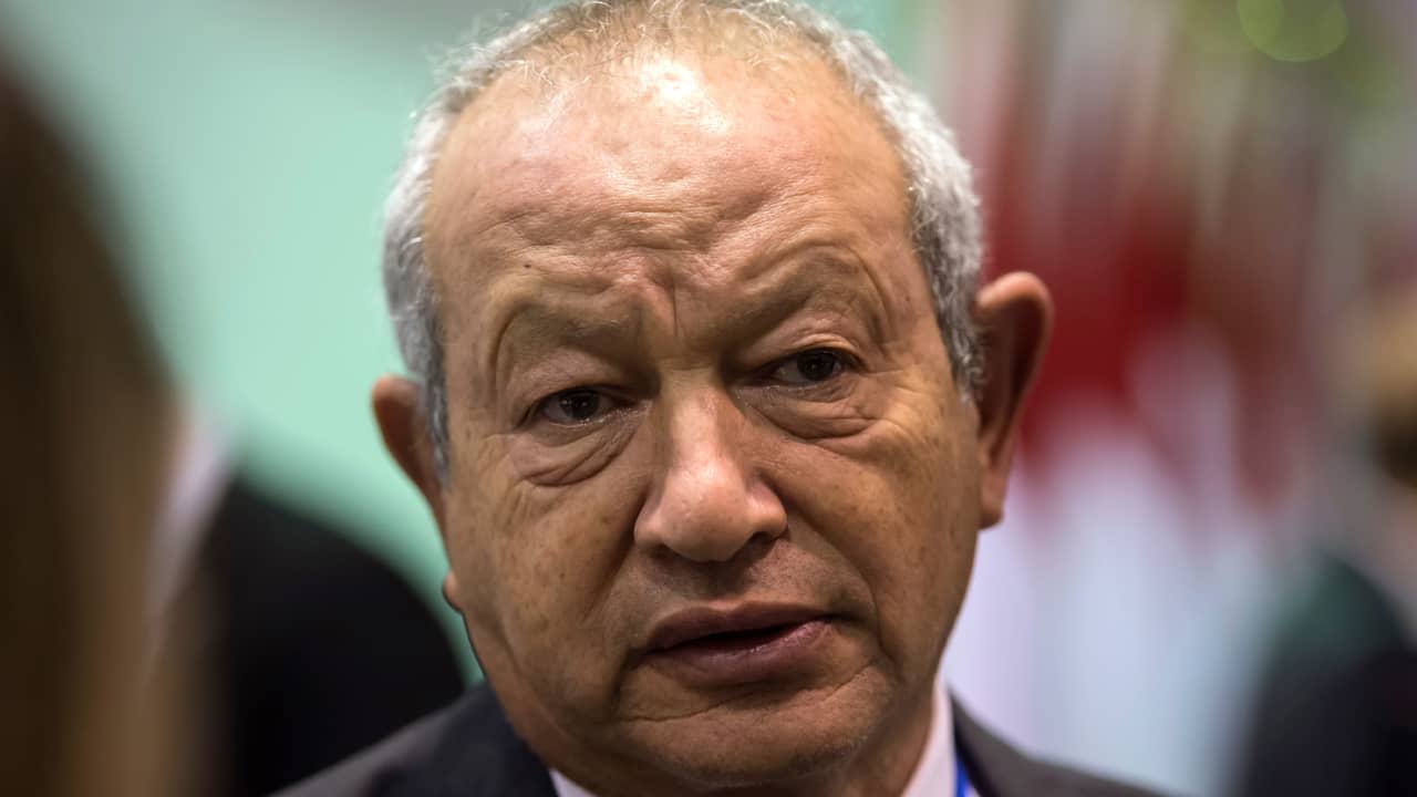 ساويرس يُعلق على وصف رئيس مصري راحل بـ"الساذج": حسن النية ألطف