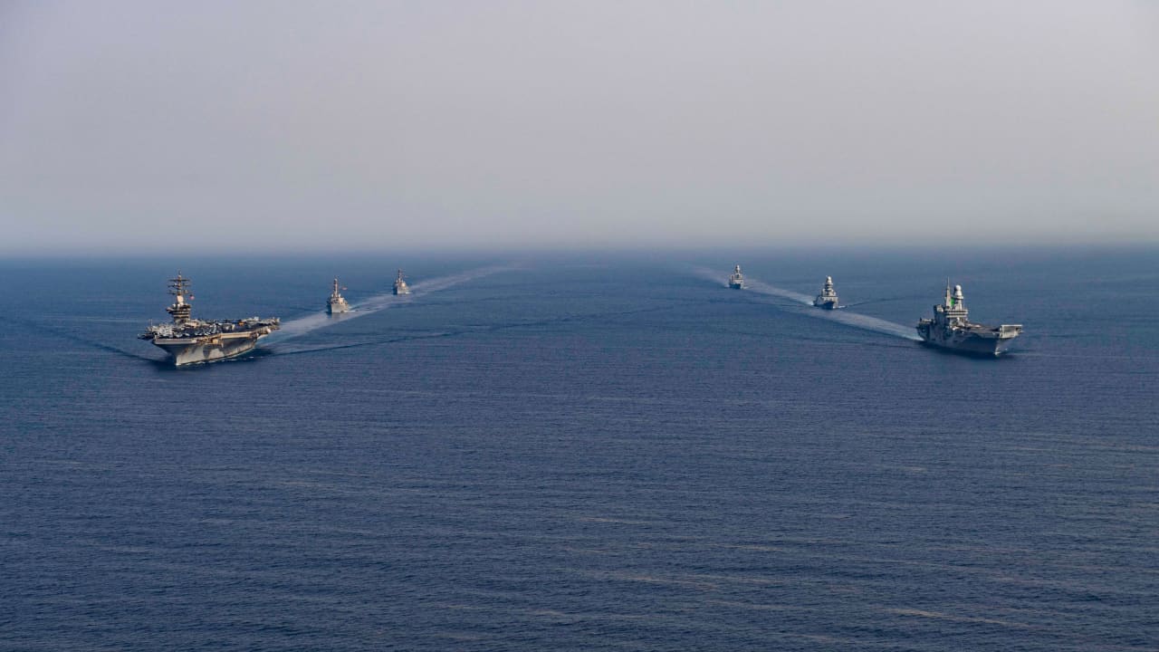 بعد زعم الحوثي استهدافها.. البحرية الأمريكية تنشر صور حاملة الطائرات "ايزنهاور" في البحر الأحمر