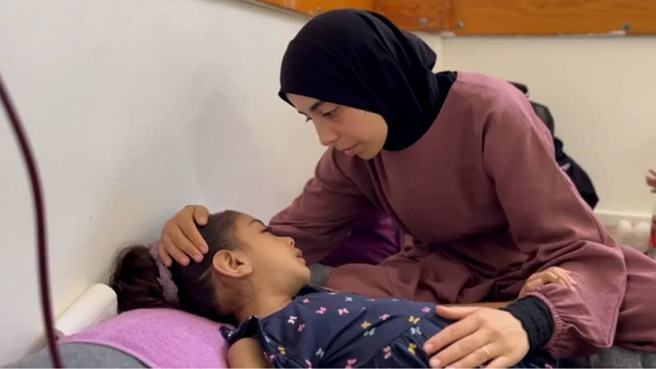 غزة.. أطفال جرحى ومرضى يغادرون القطاع بأول إجلاء طبي منذ أسابيع
