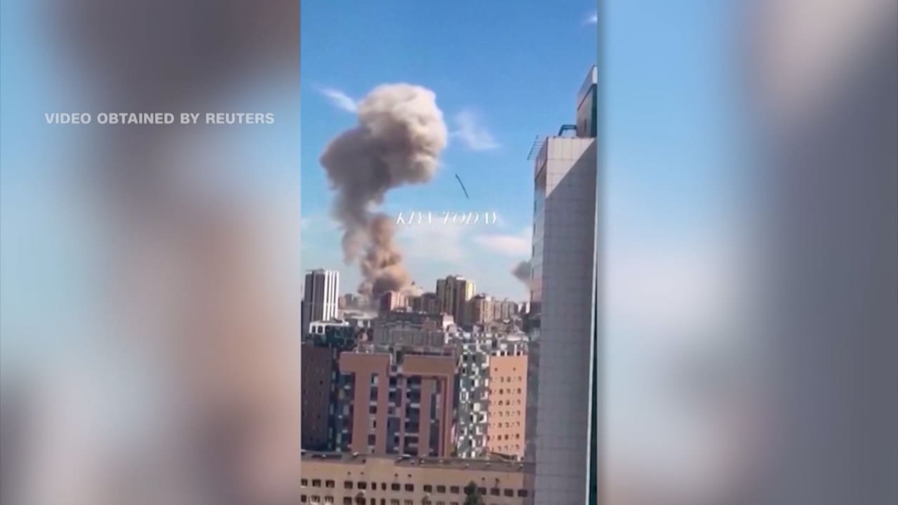 فيديو يظهر لحظة ضرب مستشفى للأطفال بصاروخ في وضح النهار بأوكرانيا