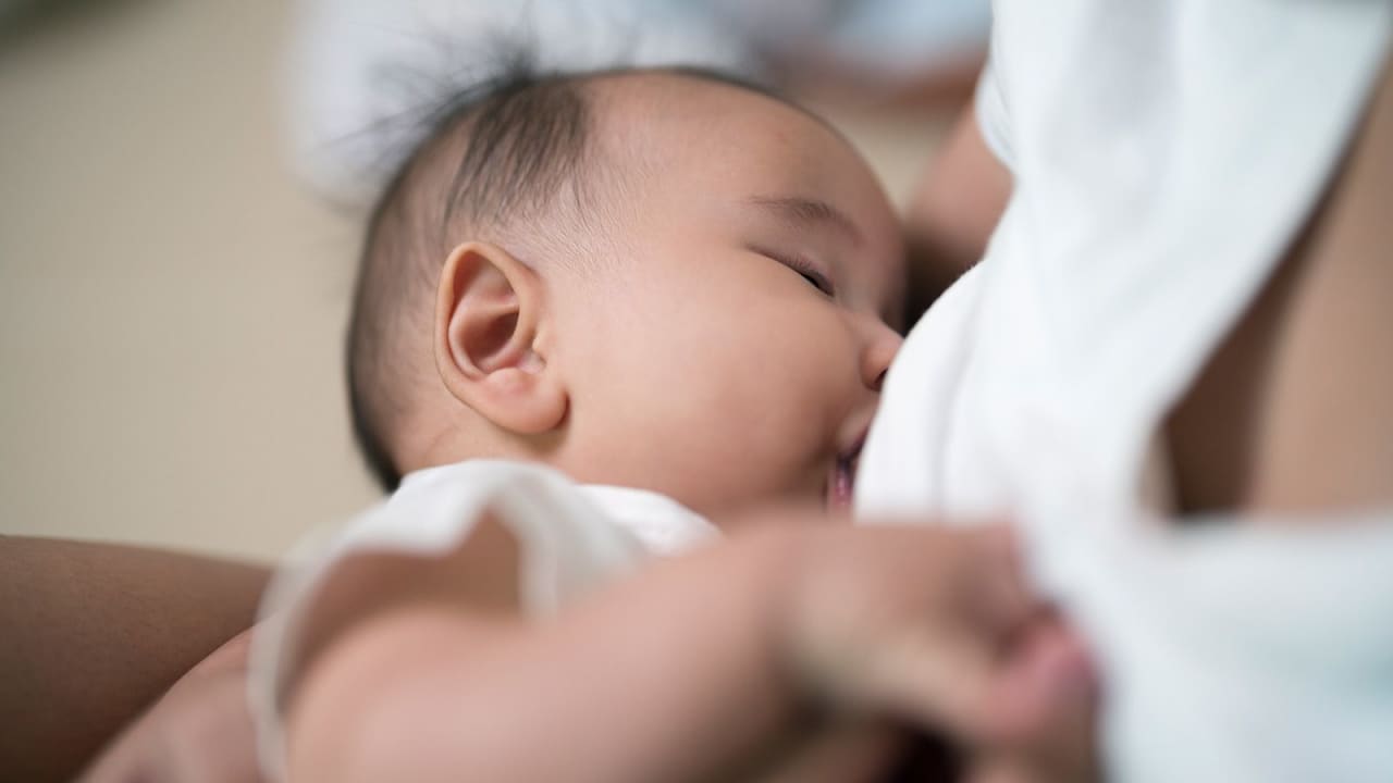 الرضاعة الطبيعية: ما هي فوائدها، مدتها وكمية الحليب التي يحتاجها الطفل