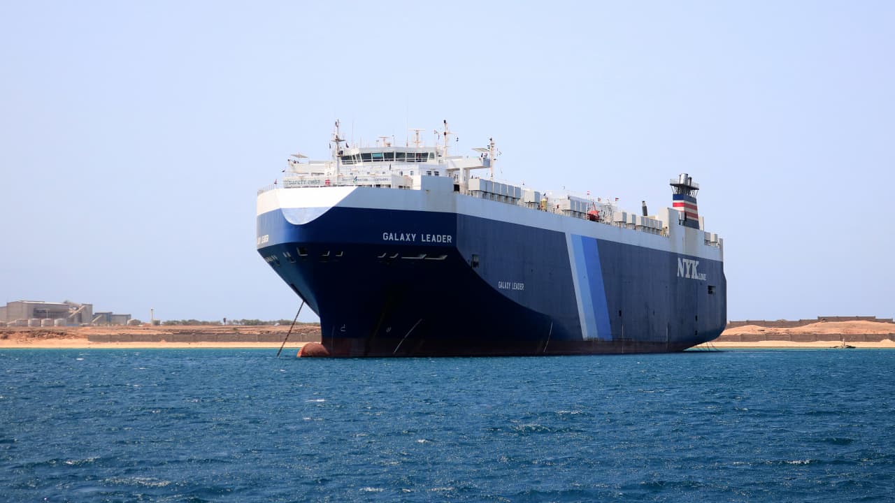 الجيش الأمريكي: الحوثيون هاجموا سفينة تملكها إسرائيل في البحر الأحمر