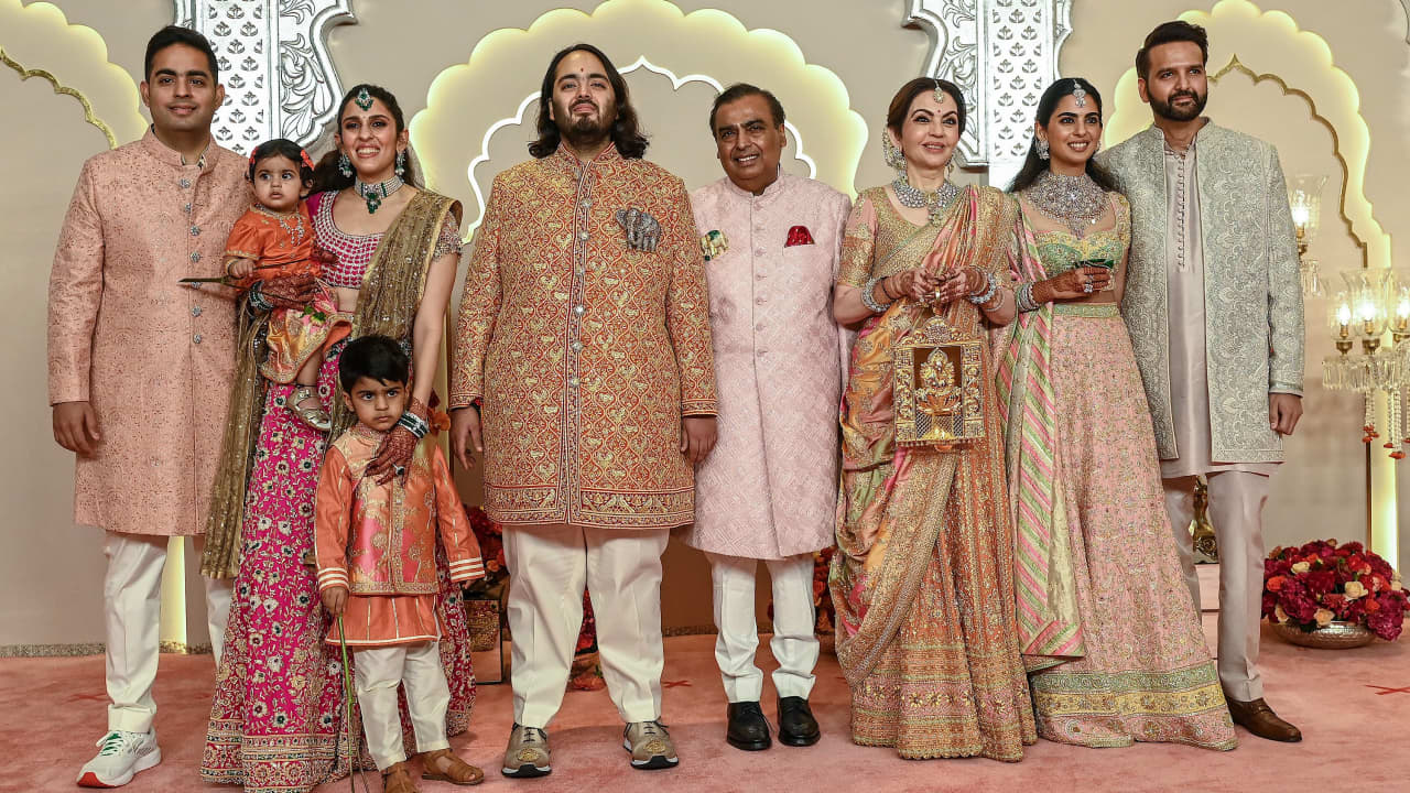 مباركة رئيس وزراء الهند مودي وحضور كيم كاردشين.. إليكم ما حدث في حفل زفاف العام