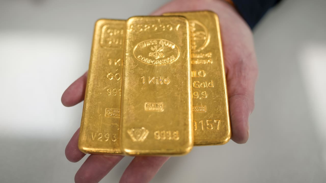 السيناتور مينينديز"ليس وحده".. لماذا يحب الأمريكيون الاحتفاظ بسبائك الذهب؟