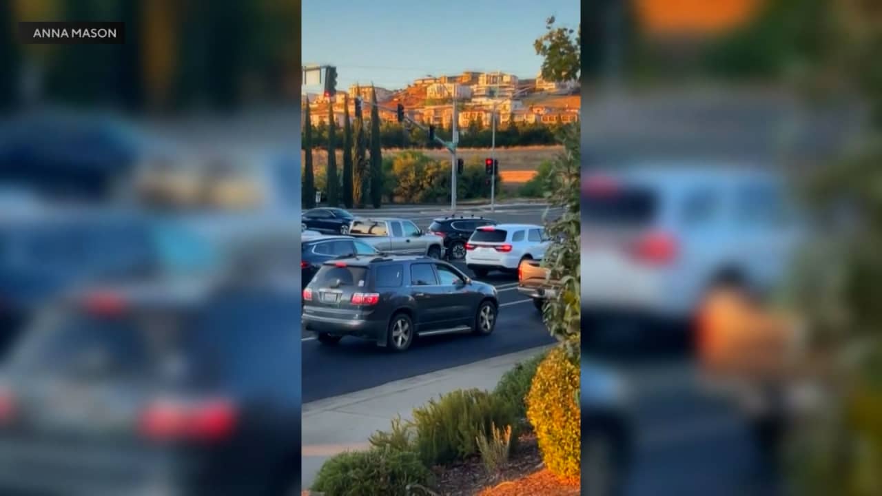 أصابه بكسر في الكاحل.. فيديو يظهر سائقًا يدهس رجلًا "عمدًا" في أمريكا