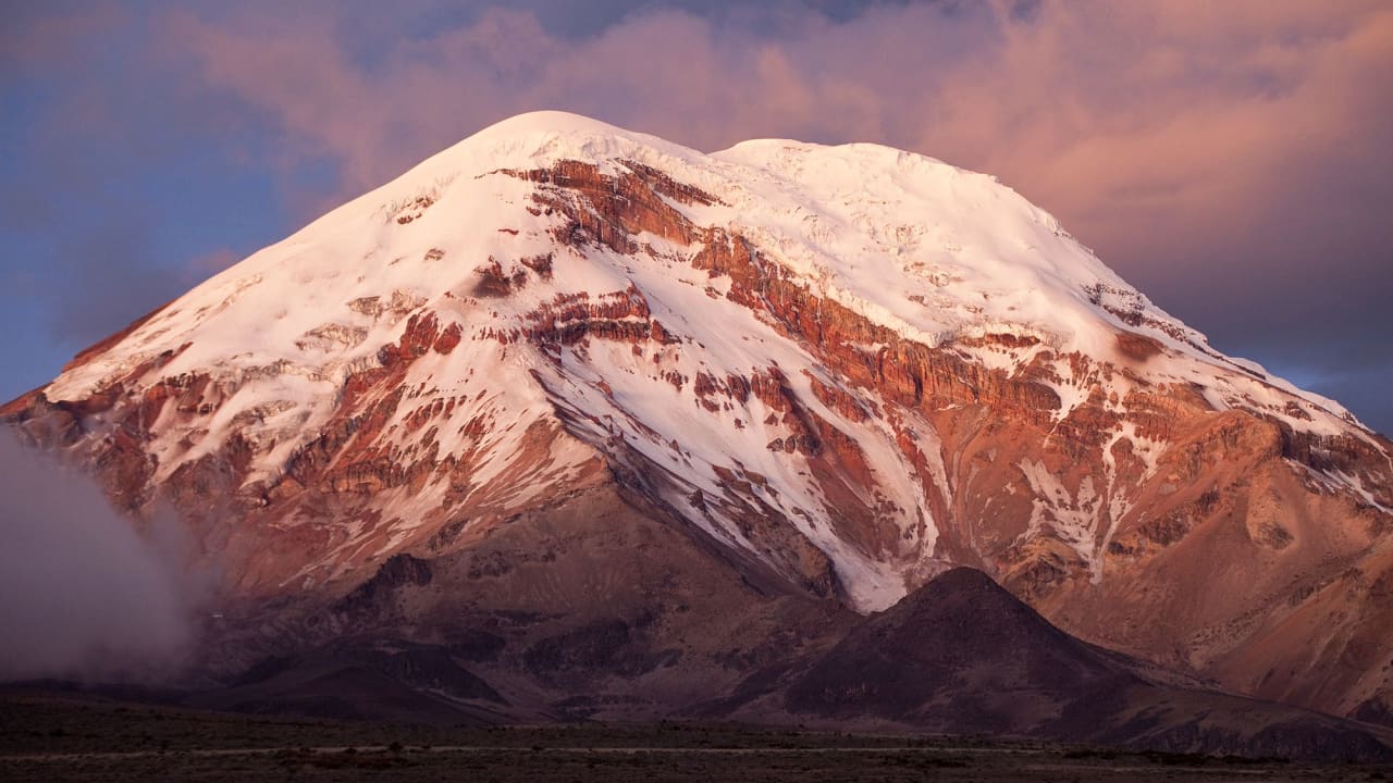 لماذا يمكن اعتبار هذا الجبل في الإكوادور أعلى من إيفرست؟