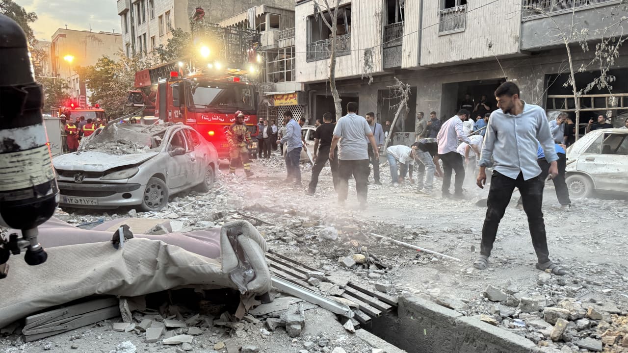الأهداف والخسائر والرد المتوقع.. كل ما تحتاج معرفته حول الهجوم الإسرائيلي على إيران - CNN Arabic