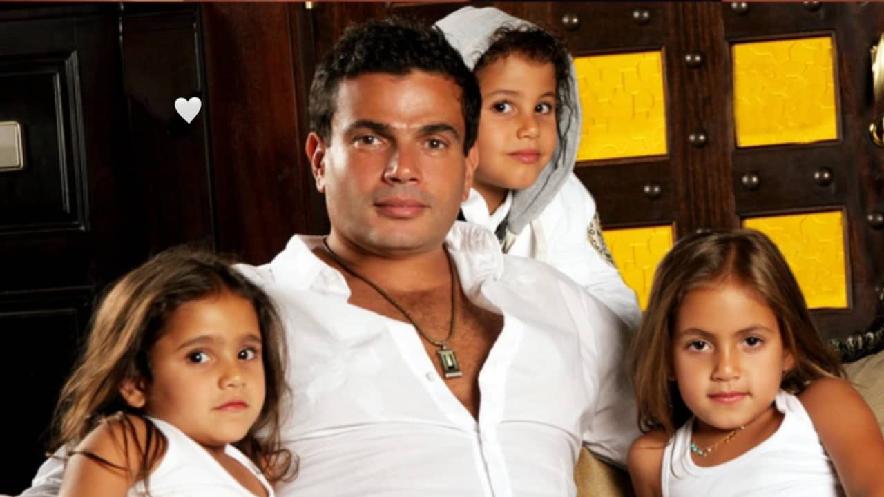 أولاد عمرو دياب يحتفلون بعيد الأب بصور "دافئة" من طفولتهم