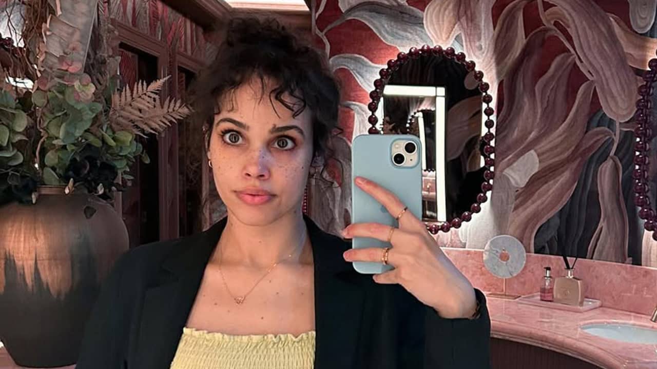 نور عمرو دياب تثير الجدل في فيديو متداول حول علاقتها بوالدها