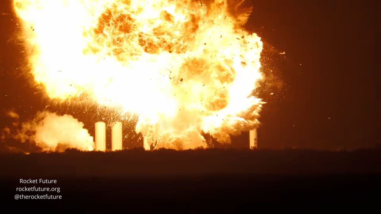 أحدث كتلة لهب هائلة أضاءت الليل.. شاهد لحظة انفجار صاروخ "سبيس إكس" في تكساس