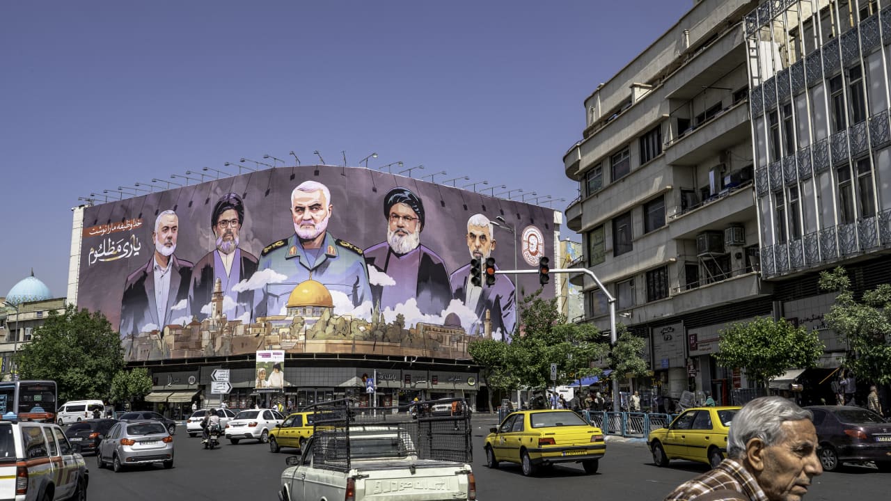 "لم يتغير شيء".. إيران تحاول إعادة تسليح وكلائها في العراق ولبنان واليمن 