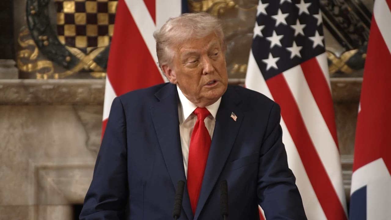 صحفي يواجه ترامب بسؤال عن إقالة جيمي كيميل وحرية التعبير في أمريكا.. شاهد كيف رد