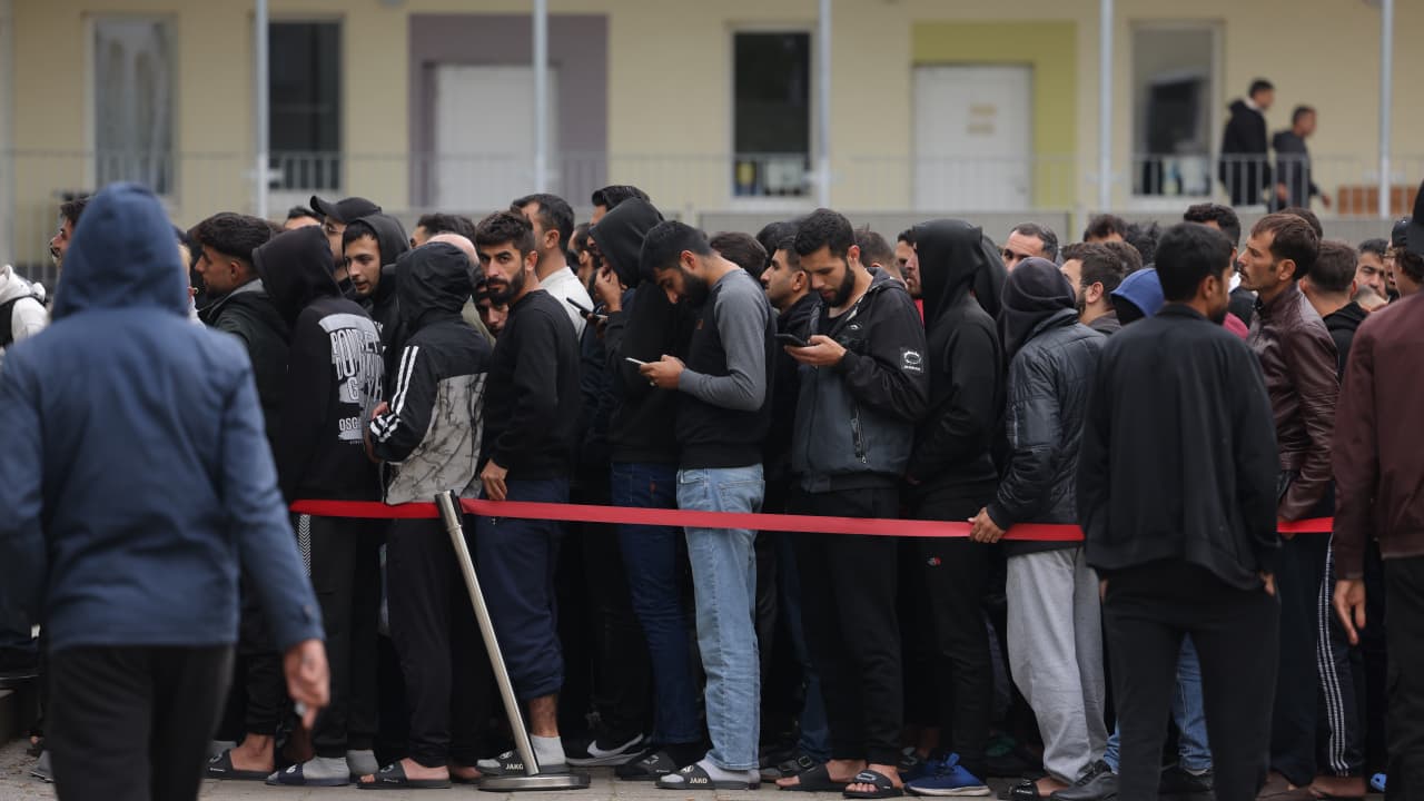 مستقبل غامض ينتظر المهاجرين السوريين بألمانيا.. والحكومة تضغط لإعادتهم "طوعا أو كرها"