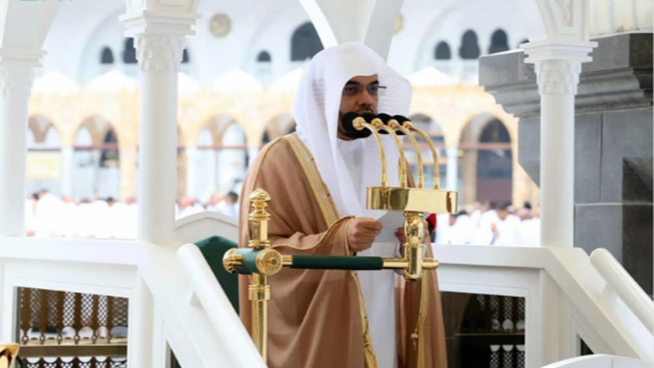 السعودية.. فيديو ارتجاف صوت إمام الحرم ياسر الدوسري بحديث عن بر الوالدين وعقوقهما وسط ضجة تصريح طارق الحبيب يشعل تفاعلا