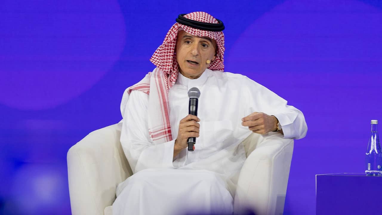 السعودية.. عادل الجبير يشعل تفاعلا بجملة ردا على سؤال "أنت صاحب قرار"