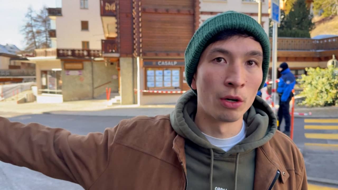 شاهد عيان يصف كيف حمل مدنيون الناس بعد حريق بمنتجع في سويسرا