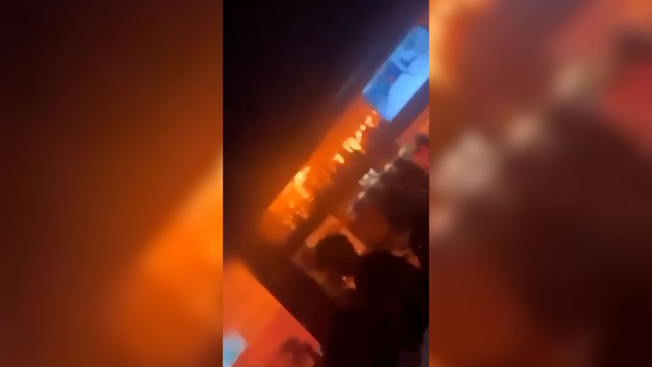 ذعر وصراخ داخل حانة في سويسرا.. فيديو يوثق لحظات الرعب الأولى لحريق مميت