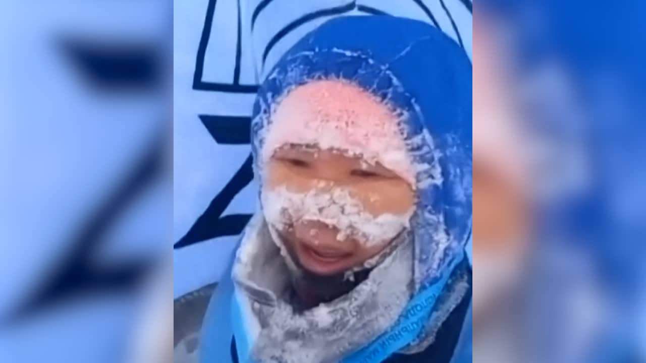 شاهد..عداؤو ماراثون روسي يتحدون درجات حرارة تصل إلى -40 درجة مئوية