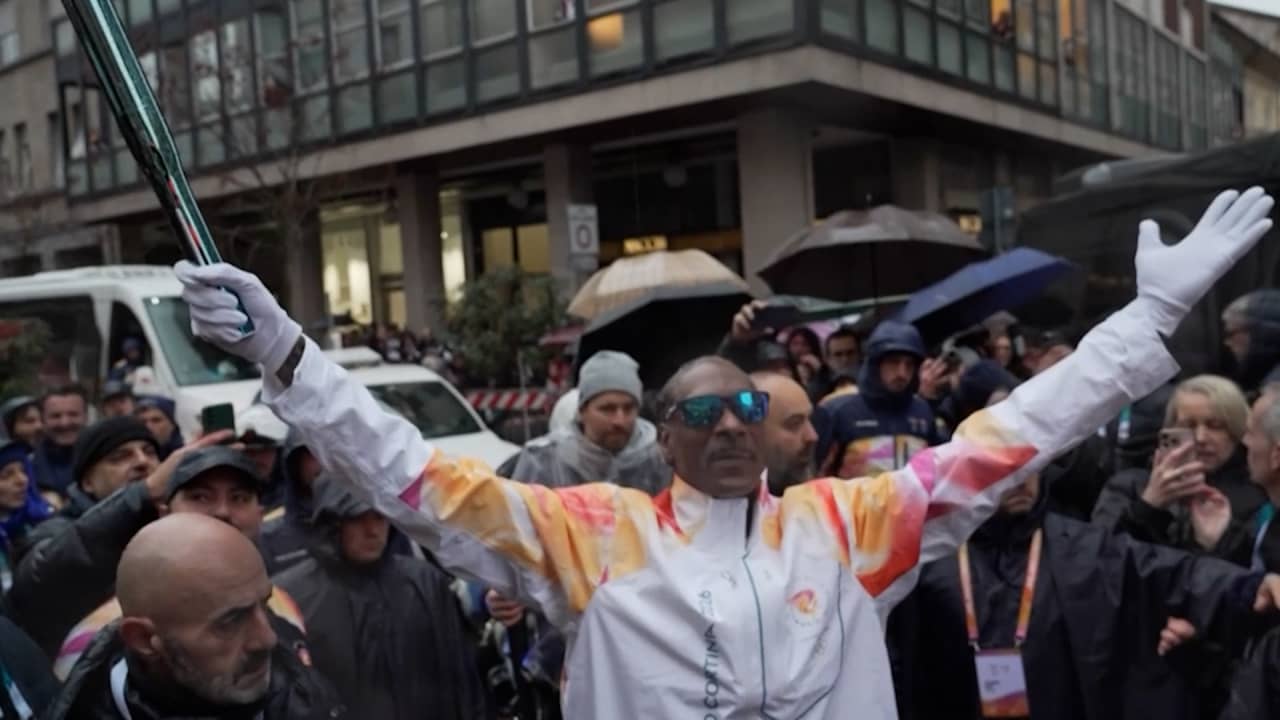 تألق سنوب دوغ في مسيرة الشعلة الأولمبية بإيطاليا