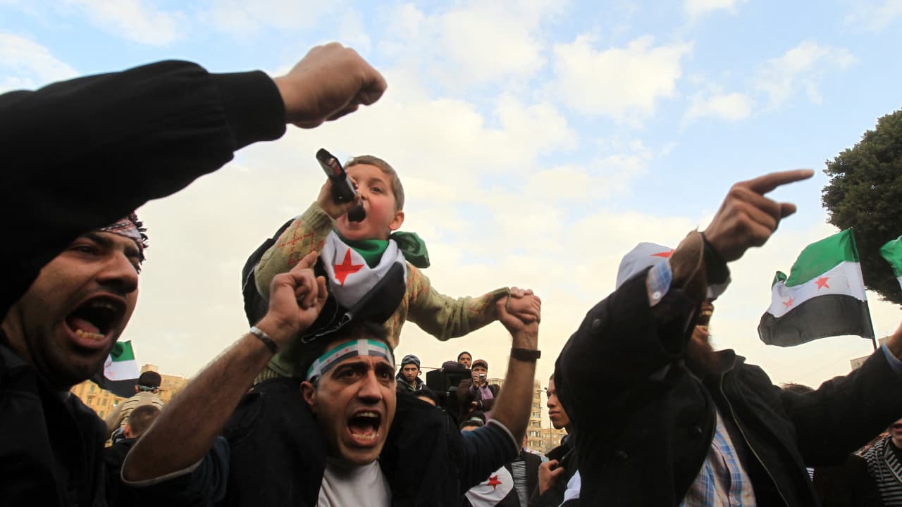 مصر توضح حقيقة صدور "ضوابط جديدة لدخول السوريين".. ومسؤول سوري يعلق