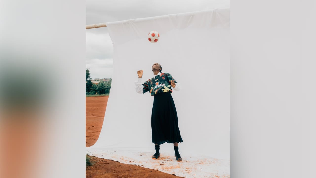 مساحة للحرية.. مصور يوثق شغف لاعبات كرة القدم في الكاميرون