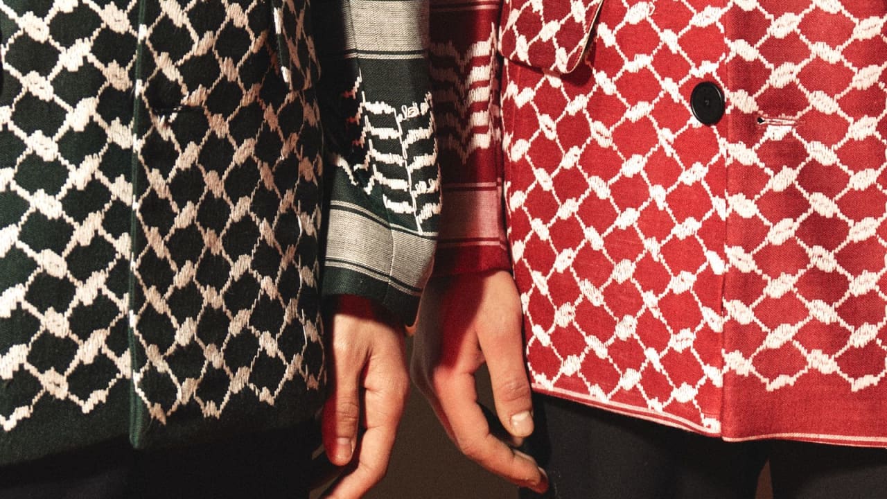 أثوابٌ مطرّزة بالصمود.. التطريز الفلسطيني في الساحة العالميّة