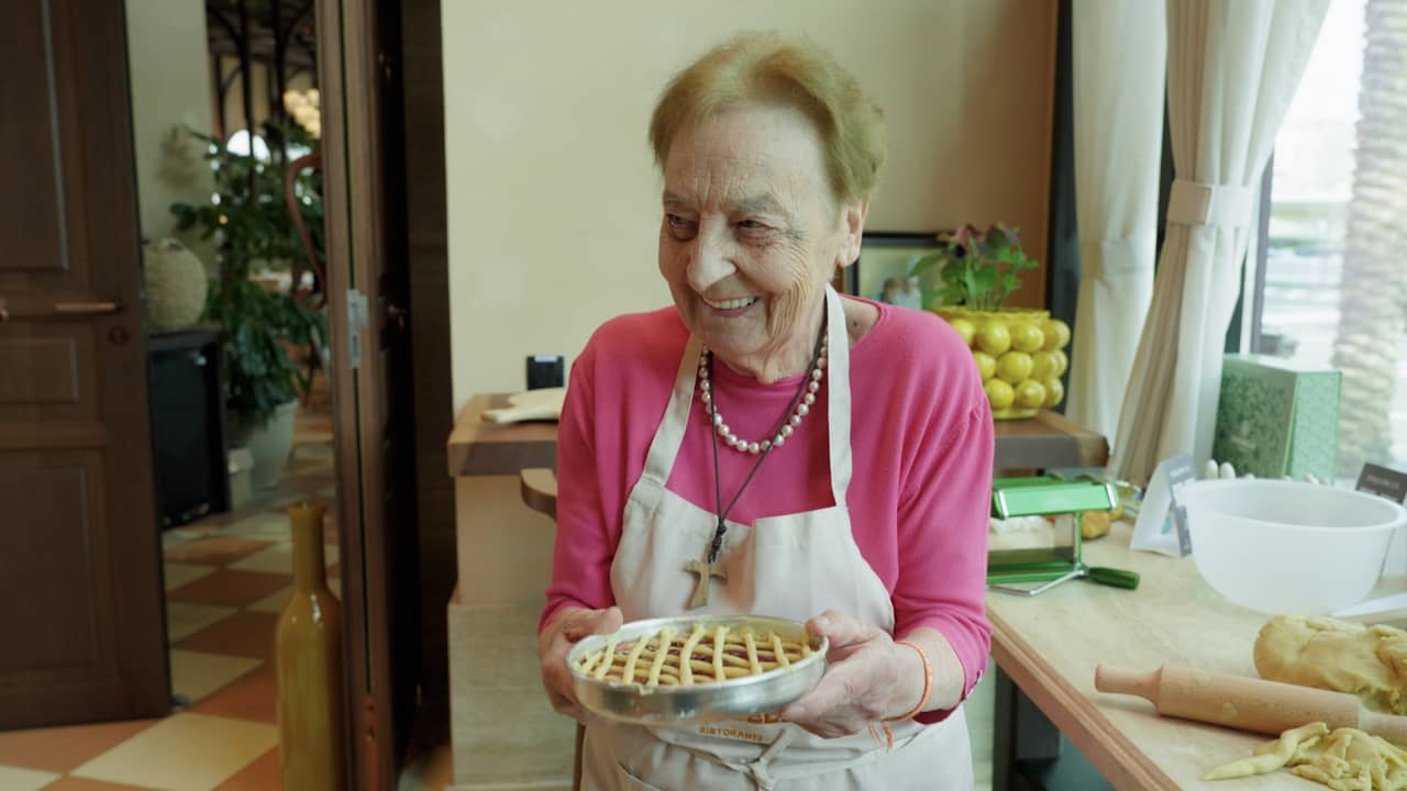 في دبي.. مطعم إيطالي يستضيف جدّات حقيقيات لطبخ أطباق دافئة للزبائن