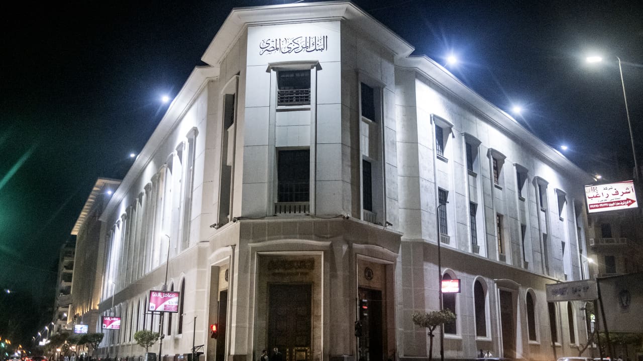 "غير مقلق".. نجيب ساويرس يعلق على هبوط الجنيه المصري أمام الدولار وخروج "الأموال الساخنة"