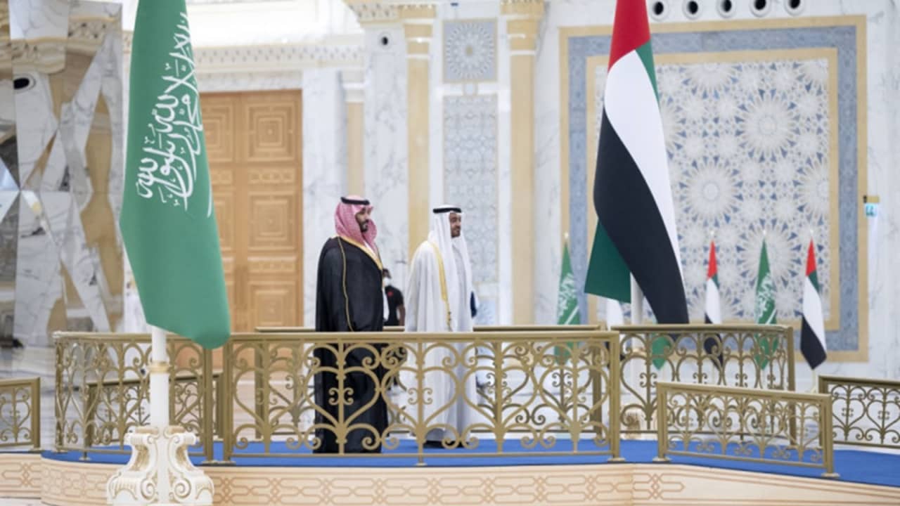 ولي العهد السعودي يجري اتصالًا برئيس الإمارات.. وهذا ما ناقشاه بشأن الهجمات الإيرانية