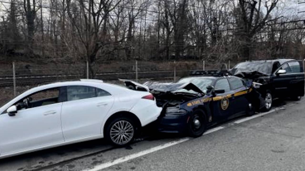 لحظة تعرض شرطي لحادث دهس أثناء توقيف مروري