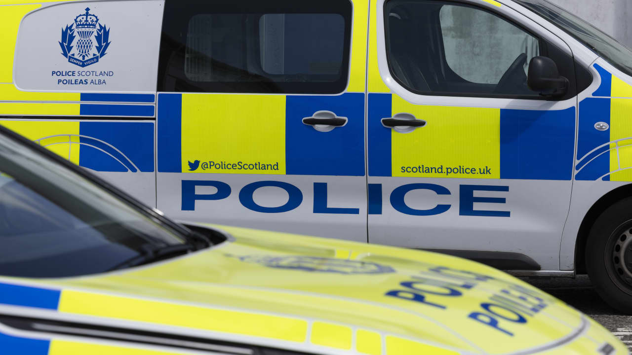 الشرطة البريطانية تعتقل رجلا إيرانيا وامرأة طلبا دخول قاعدة بحرية