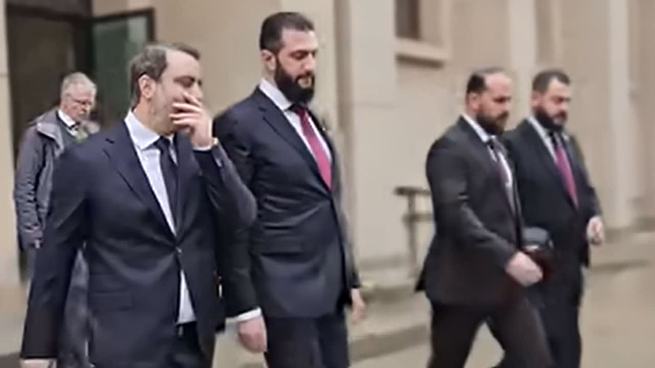 سوريا.. الشرع يرد على تصريح نسب له بزيارة ألمانيا عن إعادة اللاجئين