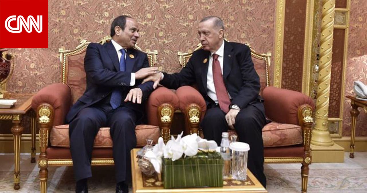 تفاعل على لغة الجسد بين السيسي وأردوغان ولقائهما بالسعودية